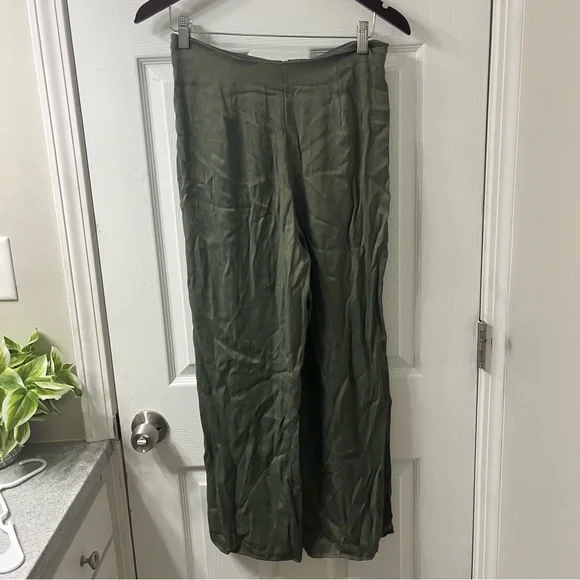Zara women’s olive green wide leg cropped satin trouser pants - Picture 2 of 4